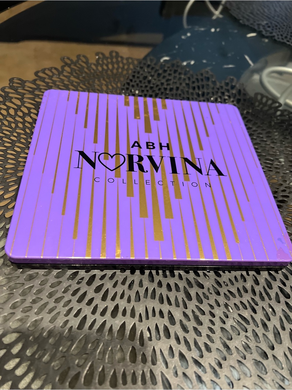 ABH Norvina Purple & Gold Eyeshadow Palette